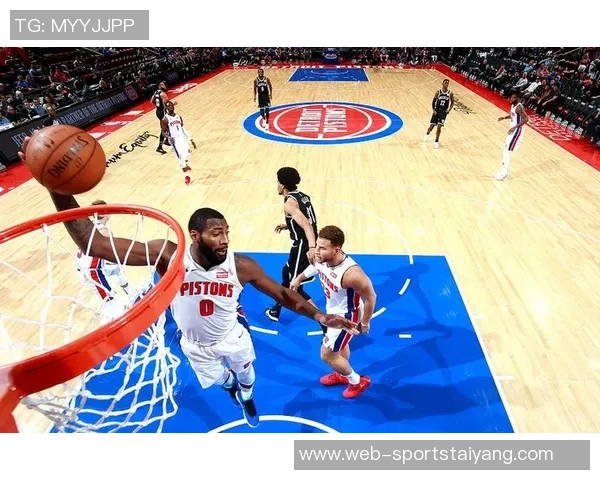 篮板之王德拉蒙德表现抢眼10投4中斩获8分15篮板助攻和盖帽均有贡献