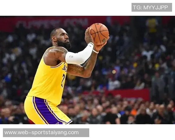 詹姆斯专注提升接球投篮能力预计无球打法将迎来生涯新高峰 詹姆斯专注提升接球投篮能力预计无球打法将迎来生涯新高峰